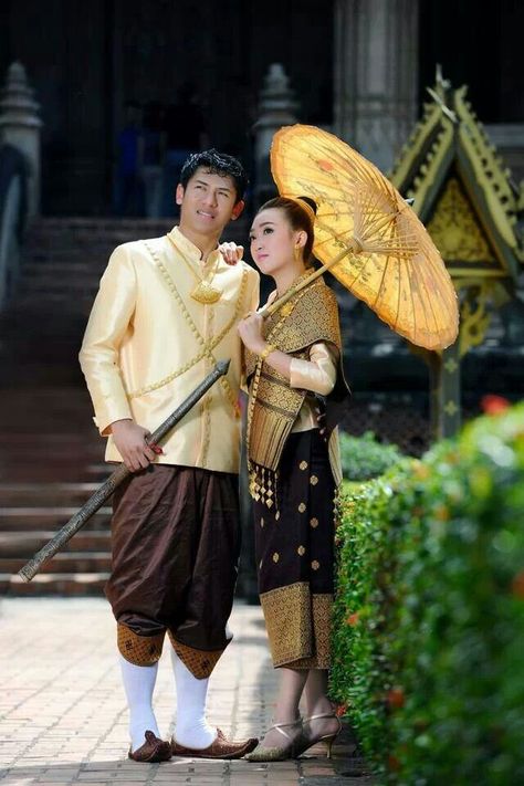 Bride and groom in Lao traditional clothes Lao Sinh, Lao Dress, Lao Wedding, Laos Culture, Laos Wedding, Laos Clothing, Thai Dresses, Cambodian Wedding, Thai Wedding Dress