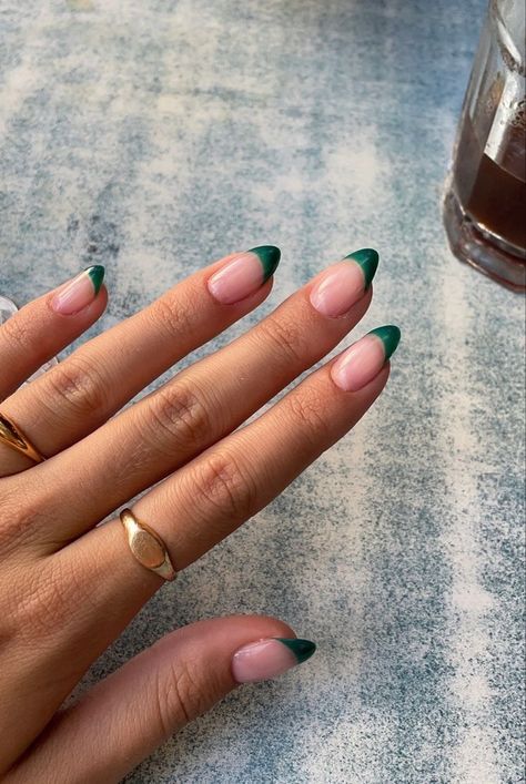 Nail Inspo 2023 Green, Simple Green Design Nails, Nails Acrylic Almond Dark Green, Nails To Go With Emerald Dress, Green Oval French Tip Nails, Emerald Green French Tip Nails Oval, Emerald French Tip Nails Almond, Forest Green Tip Nails, Green French Tip Natural Nails