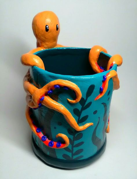 Octopus brush holder made from air dry clay and acrylic paint Paint Brush Clay Holder, Ceramic Pencil Holder Ideas, Clay Stationary Holder, Pencil Holder Diy Clay, Air Dry Clay Makeup Brush Holder, Air Dry Clay Paint Brush Holder, Clay Makeup Brush Holder, Air Dry Clay Pen Holder, Pen Stand Painting Ideas