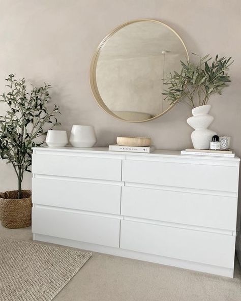 Dresser Decor Bedroom, White Room Decor, Pinterest Room Decor, Redecorate Bedroom, Apartment Decor Inspiration, Dresser Decor, Room Makeover Bedroom, Room Makeover Inspiration, Decor Home Living Room