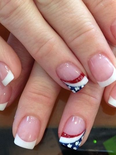 white French tip with American flag accent American Flag Nails, Patriotic Nails Design, Firework Nails, Flag Nails, Patriotic Nails, American Nails, Nail Tip Designs, Fourth Of July Nails, Fingernail Designs