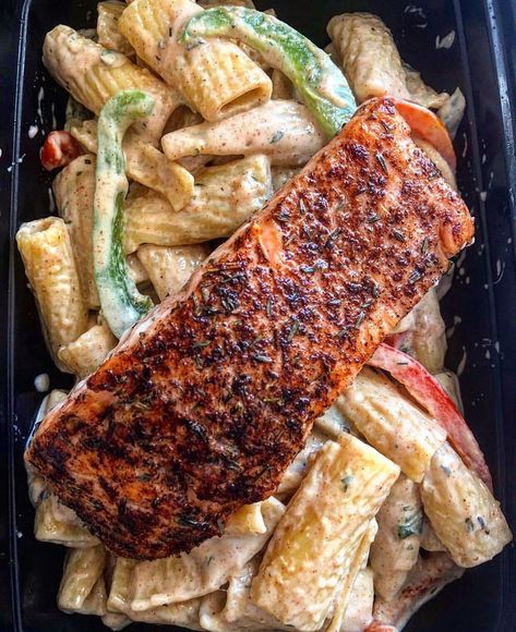 Pasta Meal Prep, Rasta Pasta Recipe, Rasta Pasta, Glam Kitchen, Mouth Watering Food, Seafood Dishes, Kitchen Recipes, Weeknight Dinner, Amazing Food