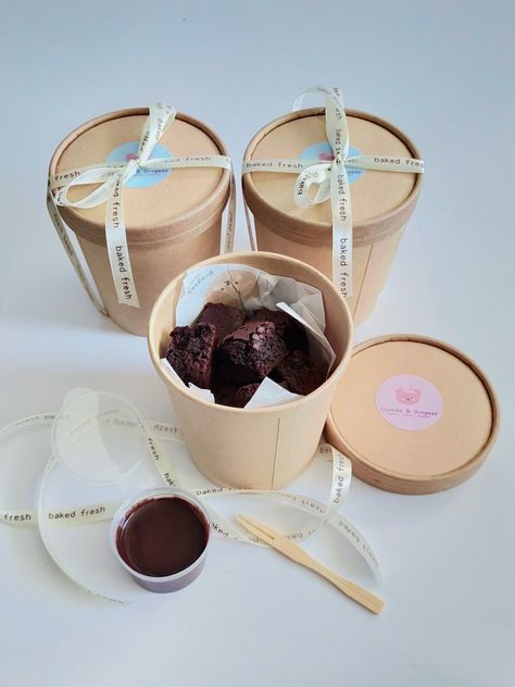 Brownie Bites Dipped In Chocolate, Brownie Business Packaging, Brownie Dipping Box Ideas, Cookie Bites Packaging, How To Package Brownies For Bake Sale, Brownie Bites Packaging Ideas, Small Business Bakery Ideas, Brownies To Sell, Brownie Bite Ideas