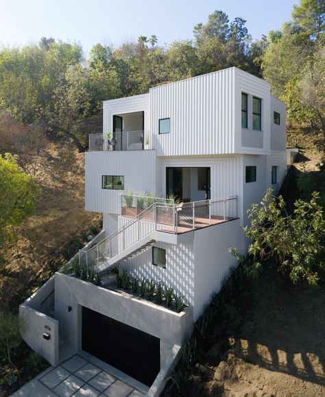 House Built Into Hillside, Slope House, Architectural Orders, Hillside House, Exterior Cladding, Los Angeles Homes, Architecture Office, House Built, Residential Architecture