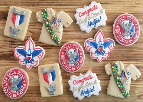 Eagle Scout Cupcake Ideas, Eagle Scout Cupcakes, Eagle Scout Ceremony Food, Boy Scout Cookies, Eagle Scout Court Of Honor Ideas Display, Eagle Scout Decorations, Eagle Scout Cookies Decorated, Eagle Scout Cookies, Eagle Court Of Honor Ideas