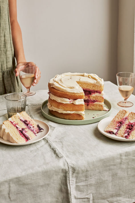 Benjamina Ebuehi’s Lemon and Berry Summer Cake Lemon Raspberry Sponge Cake, Berry Chiffon Cake, Raspberry And Lemon Cake, Raspberry Sponge Cake, Sponge Cake Ideas, Blueberry Sponge Cake, Raspberry Ice Cream Cake, Best Cake Recipe, Tea Party Recipes