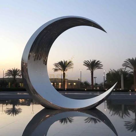 crescent moon sculpture,metal crescent moon,metal crescent,moon sculpture,crescent,outdoor sculpture,mirror sculpture,modern sculpture,metal art sculpture,large sculpture Crescent Moon Metal Art, Port Damali, Ramadan Tent, Moon Sculpture, City Sculpture, Park Sculpture, Sky Effect, Crescent Moon Art, Memorial Sculpture