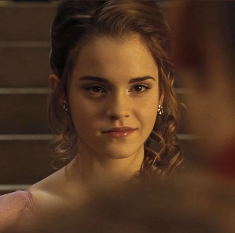 Hermione Granger Icons, Emma Watson Makeup, Harmony Harry Potter, Emma Watson Belle, Light Makeup Looks, Harry And Hermione, Harry Potter Actors, Harry James Potter, Harry Potter Hermione