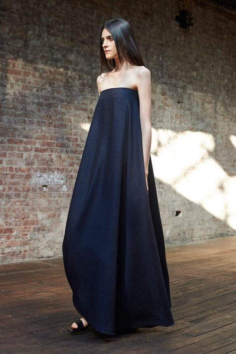 The Row spring2015. Amazing drape Estilo Hippy, 2015 Fashion, Fashion Mode, Mode Inspiration, Fashion Week Spring, New York Fashion Week, New York Fashion, Look Fashion, Runway Fashion