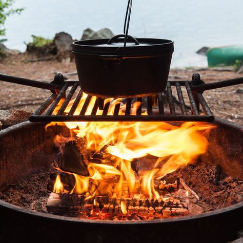 40 Recipes to Cook Around Your Backyard Fire Pit Campfire Dutch Oven Recipes, Beef Stew Recipe Oven, Dutch Oven Beef Stew, Dutch Oven Camping Recipes, Camping Cooking Set, Best Dutch Oven, Dutch Oven Camping, Fire Pit Cooking, Open Fire Cooking