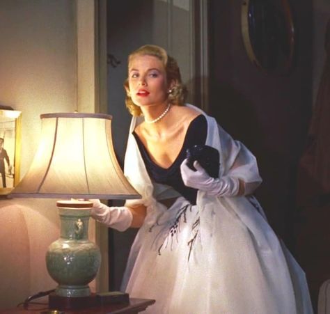 Grace Kelly Hitchcock, Grace Kelly Rear Window, Rear Window 1954, Grace Kelly Dresses, Hollywood Costume, Princess Grace Kelly, Gene Kelly, Vintage Fashion Photography, Princess Grace