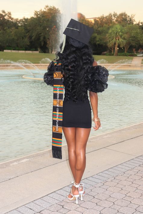 #graduation Graduation Ideas College Photography, Graduation Pictures With Friends Black, Grad Pic Black Women, Grad Cap Pictures Senior Photos, Senior Photo Hair Ideas, Outfit Ideas For Graduation Pictures, Senior Photos Yearbook, Graduation Instagram Pictures, Graduation Cap Photography