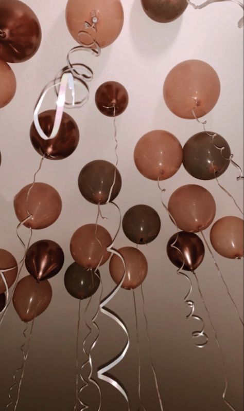 #aesthetic #aestheticwallpaperiphone #birthday #birthdaypartydecorations #birthdaypartyideas Birthday Brown Theme, Birthday Brown Aesthetic, Brown Party Aesthetic, Brown Birthday Aesthetic, Brown Birthday Theme, Aesthetic Birthday Theme, Brown Theme Party, Brown Party Theme, Brown Birthday Decorations