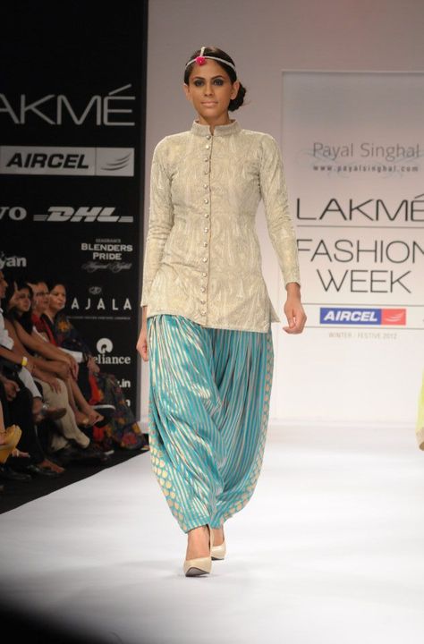 Indian Fashion Inspirations Dhoti Shalwar, Payal Singhal, Designer Kurti Patterns, Patiala Salwar, Pakistan Fashion, Indian Couture, Indian Suits, Lakme Fashion Week, Indian Clothing