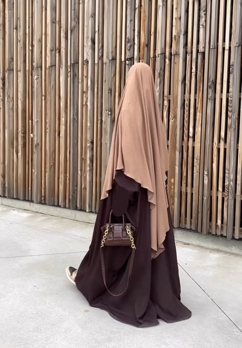 Burqa Designs Simple, Khimar Outfits, Islamic Outfits, Khimar Style, Burqa Designs, Khimar Abaya, Modest Christian Clothing, Islamic Modesty, Islamic Modest Fashion