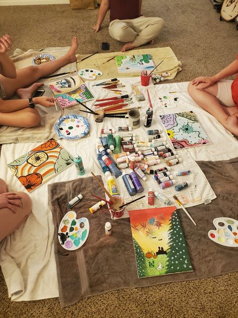 Paintings and supplies in a circle with friends Art Canvas Switching, Switching Canvas Painting, Last Minute Outfit Ideas Night Out, Paint And Switch Every 5 Minutes, Switch Canvas Painting, Sleepover Painting Ideas, 5 Minute Painting Ideas, Switch Every 5 Minutes Painting, Pass The Painting Game