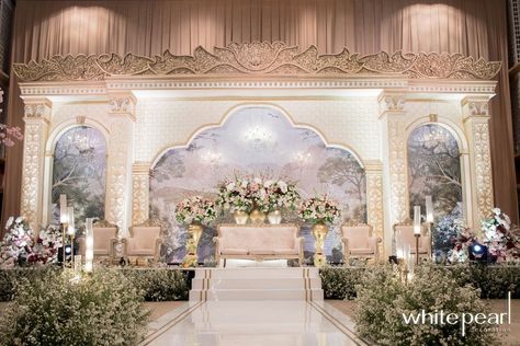 Wedding Ballroom Decorations, Background Pelaminan, Dekor Pelaminan Modern, Decoration Wedding Indoor, Ballroom Wedding Decoration, Decor Wedding Indoor, Modern Wedding Stage Design, Wedding Decorations Indoor Elegant, Wedding Moodboard Inspiration