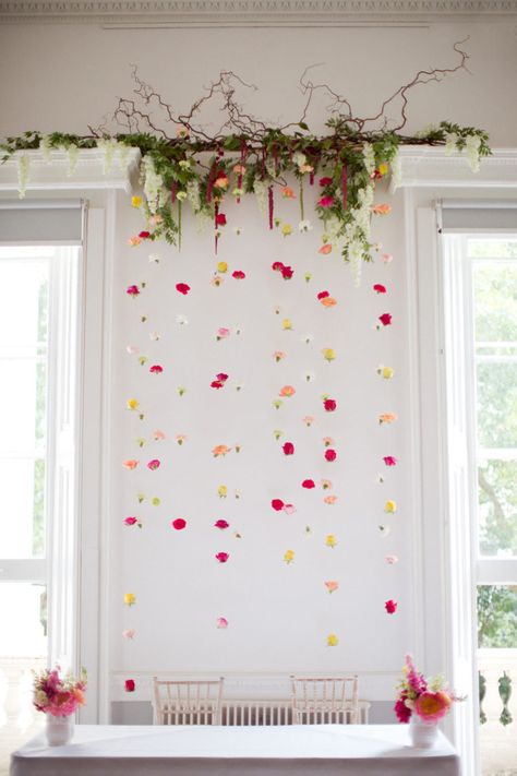 Takken Decor, London Gallery, Wedding Whimsical, Pretty Photography, Photo Backdrop Wedding, Desain Furnitur Modern, Flower Curtain, Have Inspiration, Colorful Wedding