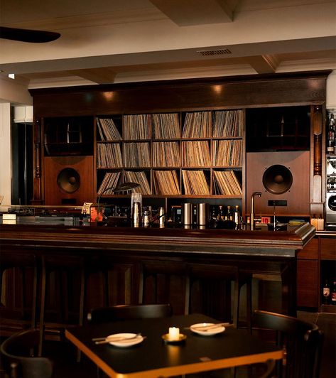 Record Store Coffee Shop, Jazz Coffee Shop, Japanese Jazz Bar, Cozy Wine Bar, Jazz Aesthetic Room, Small Bar Design, Drinking Room, Listening Bar, Vintage Home Bar