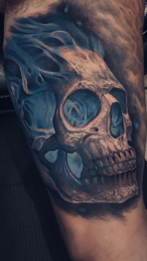 Blue Flame Tattoo, Arm Tattoos For Men, Harley Tattoos, Black Men Tattoos, Shoulder Tats, Inner Arm Tattoos, Flame Skull, Skull Sleeve Tattoos, Skull Sleeve