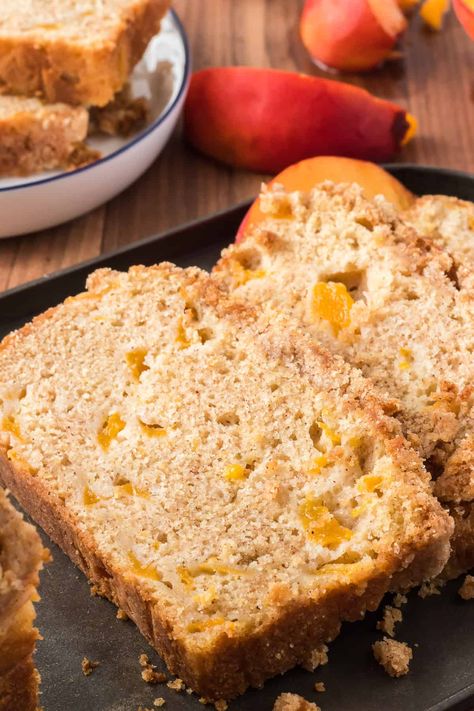 Peach Quick Bread Recipes Easy, Southern Peach Bread, Fresh Peach Desserts Easy, Peach Zucchini Bread, Easy Peach Bread, Peach Bread Recipe, Peach Quick Bread, Strawberry Banana Bread Recipe, Peach Desserts Easy