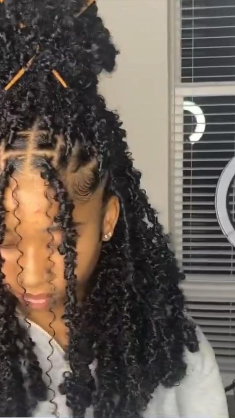 Butterfly Locs Baddie Hairstyles, Butterfly Locs Wedding Hairstyle, Invisible Locs Twist With Curls, Butterfly Hairstyles For Women, Butterfly Locs Hairstyle, Butterfly Twist, Summer Hairstyles For Black Women, Cute Box Braids, Butterfly Locs