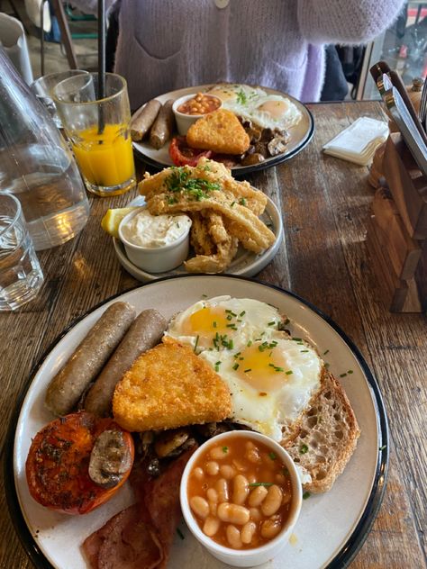 English Breakfast Ideas Mornings, British Breakfast Traditional, Uk Food British, British Food Aethstetic, English Breakfast Aesthetic, Hotel Breakfast Aesthetic, England Breakfast, English Traditions, Eating Pictures