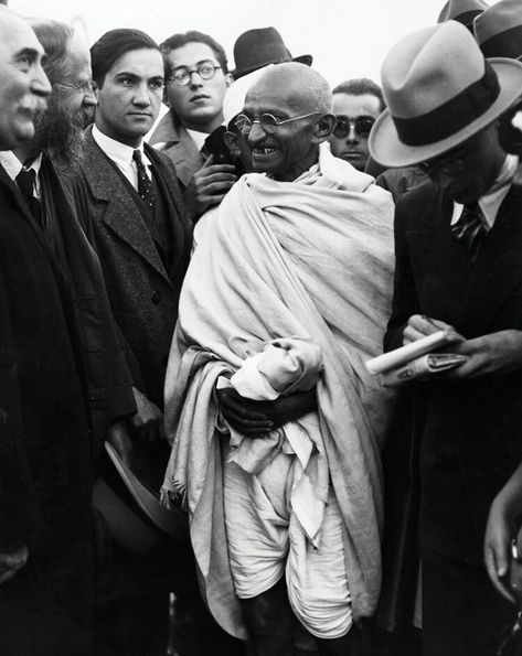 1930—Mahatma Gandhi: Indian Revolutionary Mahatma Gandhi Images, Science Collage, Mk Gandhi, Old Man Portrait, Narrow Path, 18th Century Paintings, History Project, Man Portrait, History Of India