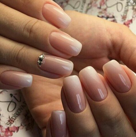 Follow me @chianemorin Ongles Beiges, Unghie Sfumate, Ombre Acrylic Nails, Simple Gel Nails, Nail Art Ombre, Gel Nail Colors, Nails Polish, Nail Styles, Colorful Nail Designs