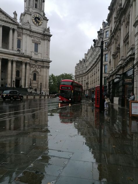 London Detective Aesthetic, British City Aesthetic, Britcore Aesthetic, Posh British Aesthetic, London Dark Aesthetic, Dark London Aesthetic, City Rain Aesthetic, London Rain Aesthetic, London University Aesthetic