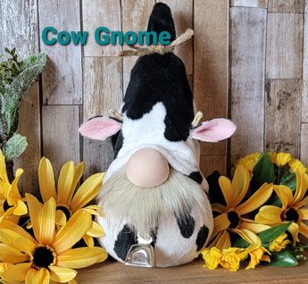 Cow Gnome, Gnome Shoes, Gnome Diy, Cow Craft, Diy Gnome, Gnome Tutorial, Cow Decor, Gnomes Diy, Handmade Christmas Crafts