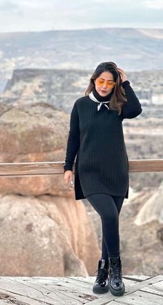 Shimla Outfit Ideas Women, Manali Outfit Ideas Women, Kashmir Trip Outfit Ideas, Shimla Outfits, Outfits For Manali Trip, Kashmir Travel Outfit, Kashmir Outfit Ideas, Manali Outfit Ideas, Travelling Photos