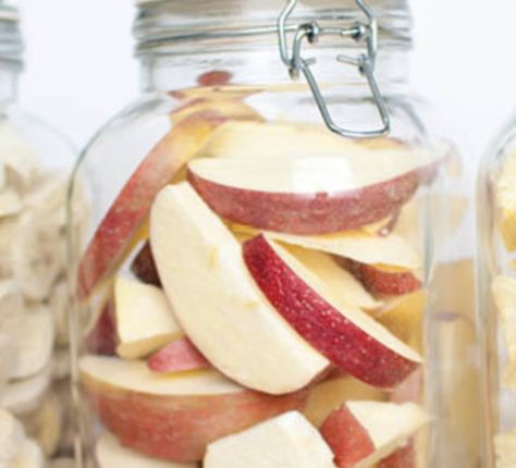 How To Freeze Dry Apples, Freeze Drying Apples, Drying Apples, Freeze Dried Apples, Freeze Dried Food Recipes, Freeze Dry Food, Freezing Food Storage, Freeze Dried Food Storage, Pantry Stock