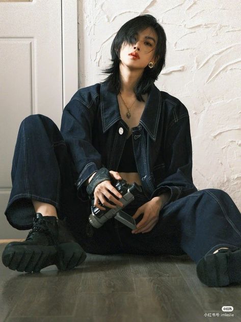 Masculine Women Poses, Masc Women Poses, Tall Woman Aesthetic, Masc Photo Poses, Masc Poses For Women, Masc Fits For Women, Tomboy Photoshoot, Masc Women Aesthetic, Masc Women Outfits