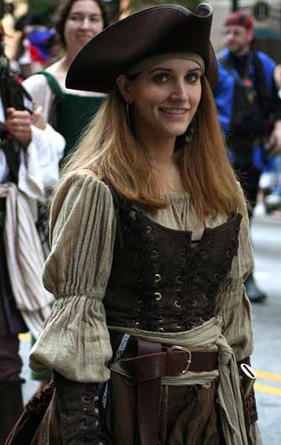 Google Image Result - totally stealing the image for inspiration, thanks! Apart from her lovely neat, clean hair, she looks like this is a working outfit, believably a sailor and pirate! Female Pirates, Female Pirate, Pirate Garb, Pirate Costumes, Arm Guards, Lady Pirate, Steampunk Pirate, Things To Try, Pirate Outfit