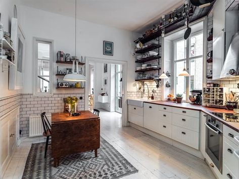 Charming loft duplex with Scandinavian details in Kungsholmen Swedish Kitchen Design, Scandinavian Loft, Swedish Kitchen, Loft Apartment, Scandinavian Interior, Scandinavian Home, Interior Design Inspiration, Dream Kitchen, A Kitchen