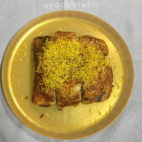 Aakash Darji | Food Influencer on Instagram: “Sandwiches are very popular in Mumbai. You will locate a sandwich stall near every college, near railway stations & in markets. .  Turn on…” Food Influencer, Railway Station, Homemade Recipes, Mumbai, Food To Make, Influencer, Sandwiches, Turn Ons, On Instagram