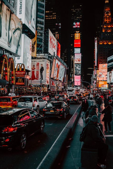 TIMES SQUARE 01. Download this photo by Greg Mak on Unsplash Stile Blair Waldorf, New York City Aesthetic, New York Wallpaper, York Wallpaper, Nyc Aesthetic, Nyc Life, New York Aesthetic, New York Life, New York City Travel