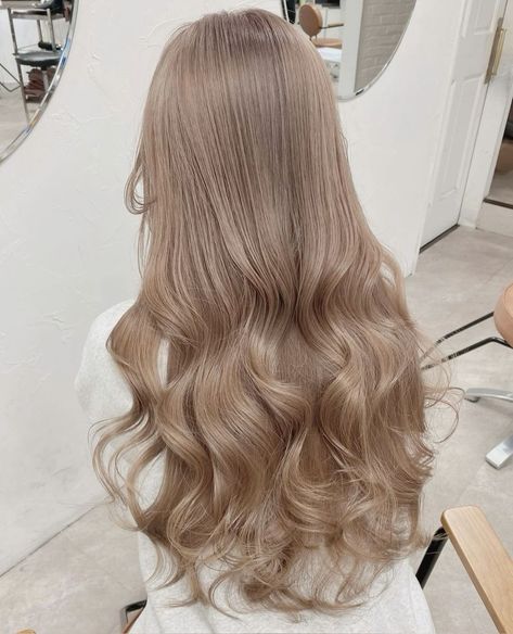 Dusty Light Brown Hair, Ash Hair Color Blonde, Blonde Milk Tea Hair, Milk Tea Ash Blonde, Milk Tea Blonde Hair Color, Milky Blonde Hair Color Ideas, Pearl Beige Hair, Long Hair Ash Blonde, Milk Blonde Hair