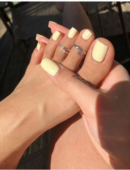 Summer Nails Colors Designs, Unghie Sfumate, Yellow Nail Art, French Pedicure, Yellow Nail, Gel Toe Nails, Nails Yellow, Nagellack Trends, Toe Nail Color