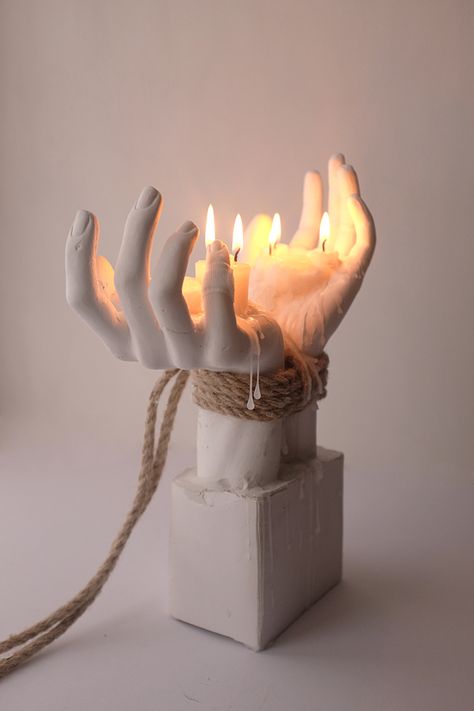 Sculpture of two hands, bound at the wrists with rope, with candles burning in their palms. Hand Casting Ideas, Easy Sculpture Ideas, Hand Sculptures, Unique Candle Jars, Hand Clay, Hands Sculpture, Clay Candle Holders, Honey Art, Clay Candle