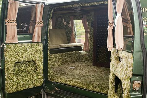 vans with shag carpet, 'nuff said 1970s Van, Custom Van Interior, Customized Vans, Life In The 70s, Customised Vans, Boomer Generation, Van Interiors, Geo Tracker, Dodge Van