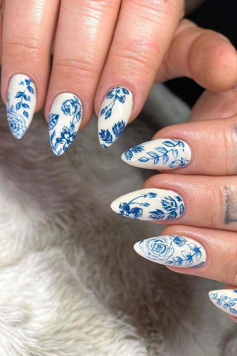 Inspired Nails Vintage, Toile Nail Art, Vintage Nail Inspiration, Blue White Porcelain Nails, White And Blue Porcelain Nails, Blue And White Flowers Nails, Blue And White China Pattern Nails, Blue Paisley Nails, White And Blue China Nails