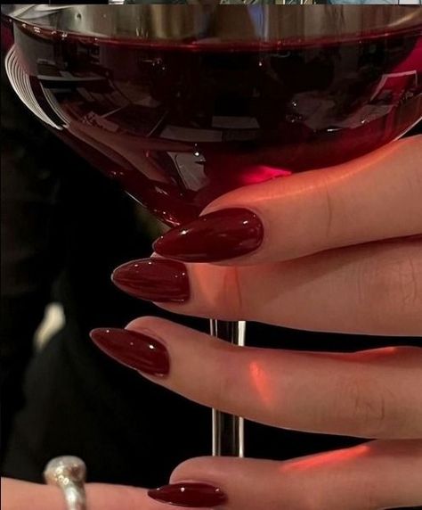 Martini Nails, Red Nail Varnish, Maroon Nail Designs, Maroon Nail, Burgundy Acrylic Nails, Deep Red Nails, Red Gel Nails, Kutek Disney, Dark Red Nails