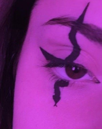 Snake Make Up Eyes, Snake Eyeliner Makeup, Snake Makeup Eye, Snake Eyeliner, Snake Eye Makeup, Snake Makeup Look, Snake Makeup, Eyeliner Art, Eyeliner Ideas