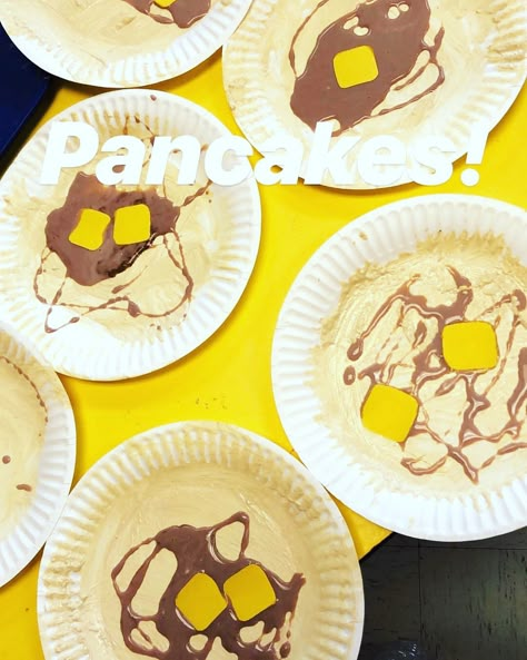 Pancake craft! We colored white glue with some brown paint and it looked delicious! #paperplate #pancakes #chef #baker #restaurant #theme #preschool #craft Restaurant Theme Preschool Activities, Bread Art Preschool, Cooking Crafts Preschool, Pancake Crafts For Toddlers, Preschool Pancake Craft, Chef Week For Preschool, Food Theme Preschool Crafts, Preschool Pancake Activities, Preschool Restaurant Theme