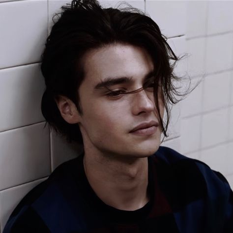 Marcus Baker, Felix Mallard, Ginny And Georgia, All The Bright Places, Hot Actors, Mallard, Boy Hairstyles, Film Serie, Pretty Men