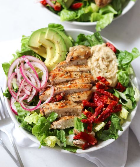 Salads With Hummus, Salad With Hummus, Healthy Instapot Recipes, Jambalaya Recipe Healthy, Triscuit Recipes, Hummus Salad, Mediterranean Foods, Fit Moms, Fast Healthy Lunches