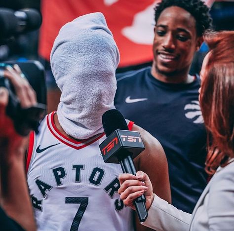 Nba Pfp, Nba Funny, Nba Video, Nba Memes, Nfl Photos, Basketball Photography, Sports Aesthetic, Nba Pictures, Street Fashion Men Streetwear