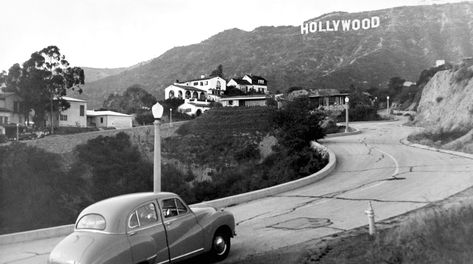 This clear and uninterrupted view of the Hollywood sign was taken at (what is now designated as) 3307 Deronda Drive way up in the Hollywoodland hills. The year was 1950, which means had the photo been taken a year before, the sign would have still read Hollywoodland. Well, sort of. The sign had fallen into such disrepair that the “H” had fallen over. In 1949 the Hollywood Chamber of Commerce removed the last four letters and restored the rest, which is what we’re seeing in this photo. San Juan, Austin Cars, Evelyn Hugo, Vintage Los Angeles, Hollywood Sign, Vacation Inspiration, Car Driving, Vegas Strip, Hollywood Hills